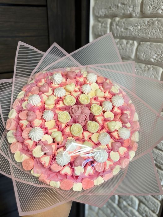 Сладкие букеты, подарки из шоколада и мармелада