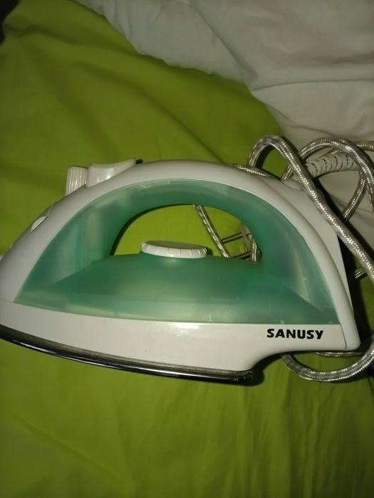 Fier de calcat 3 bucăți nefolosite  se preda cu proba