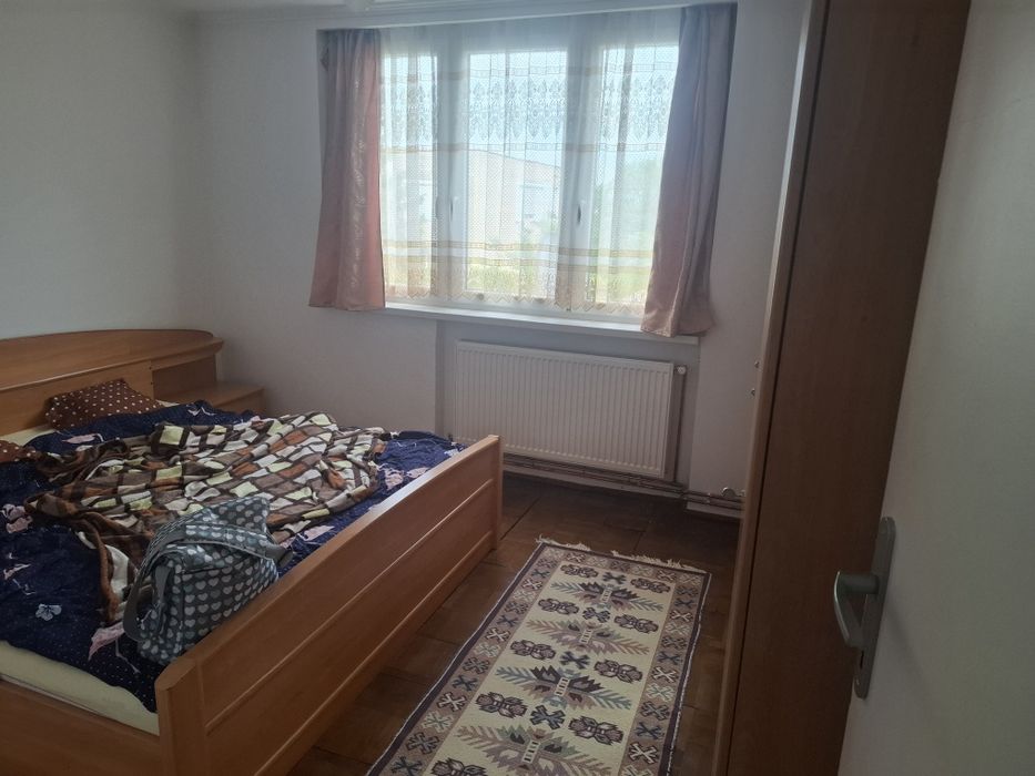 Închiriez apartament cu 2 camere