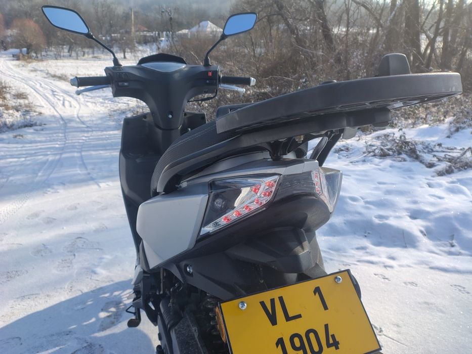 Vând scuter marca husite acte ân regulă se conduce fără permis