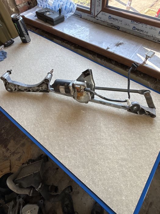 Механизъм с моторче за чистачки Мерцедес Ц класа 203