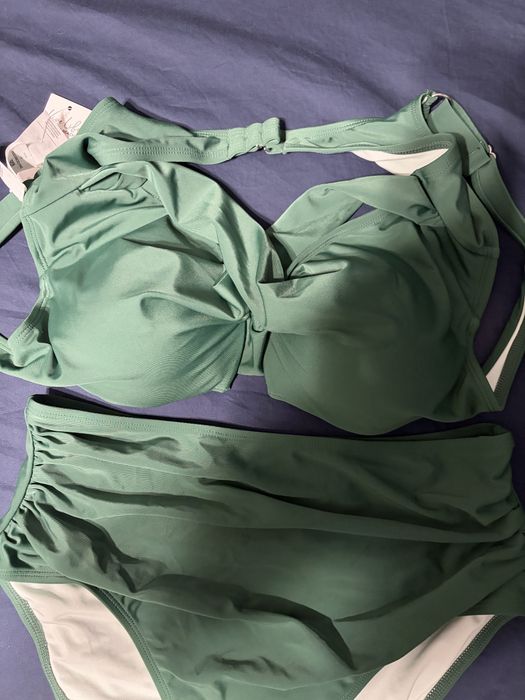 Costum de baie din doua piese Cupshe. L. Verde.