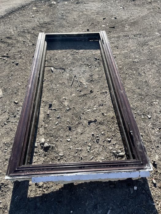 Продаи входной дверь , сост хороший !