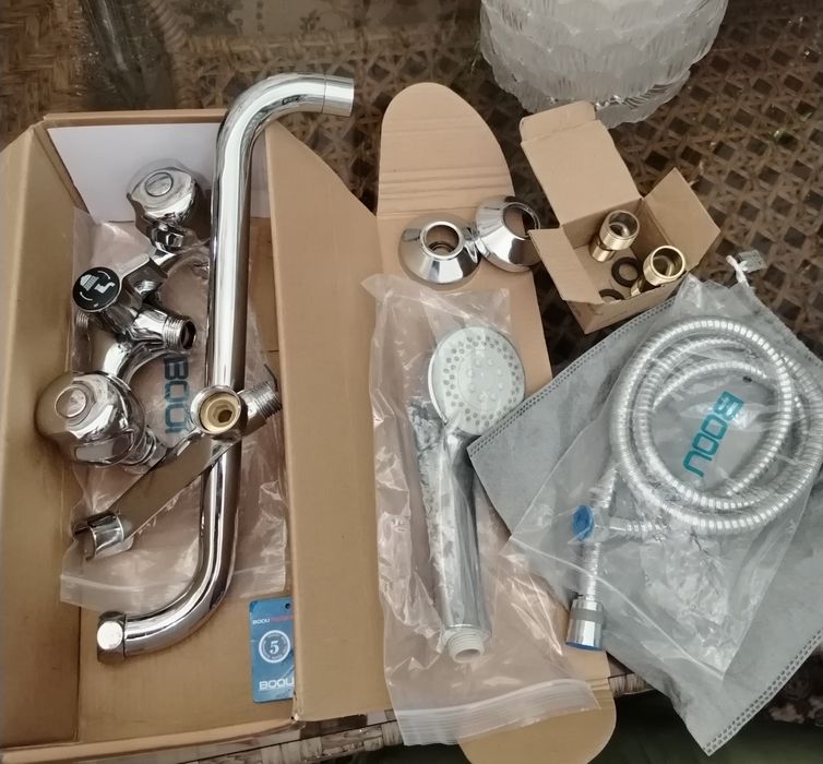 Почти новый смеситель в ванну. Латунь.