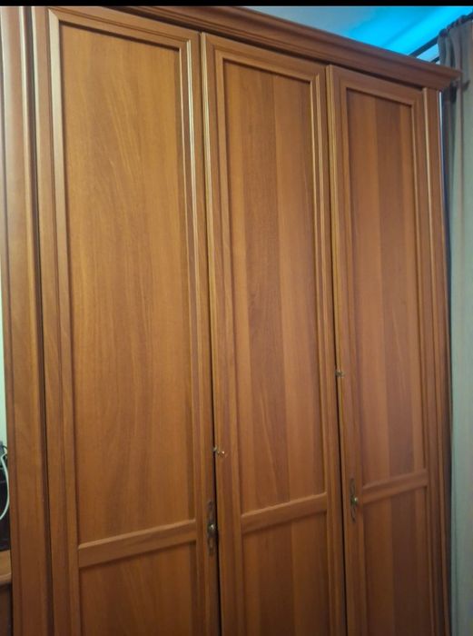 Срочно продам Шифоньер и комод