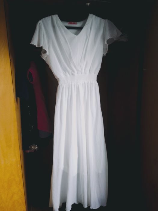 Продам белое платье в идеальном состоянии