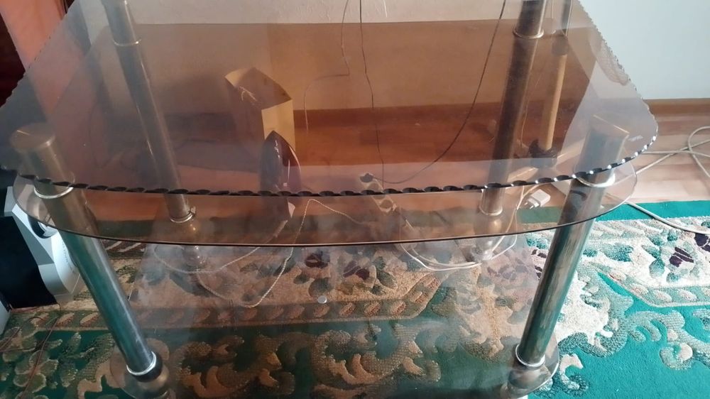 Продам стол для телевизора