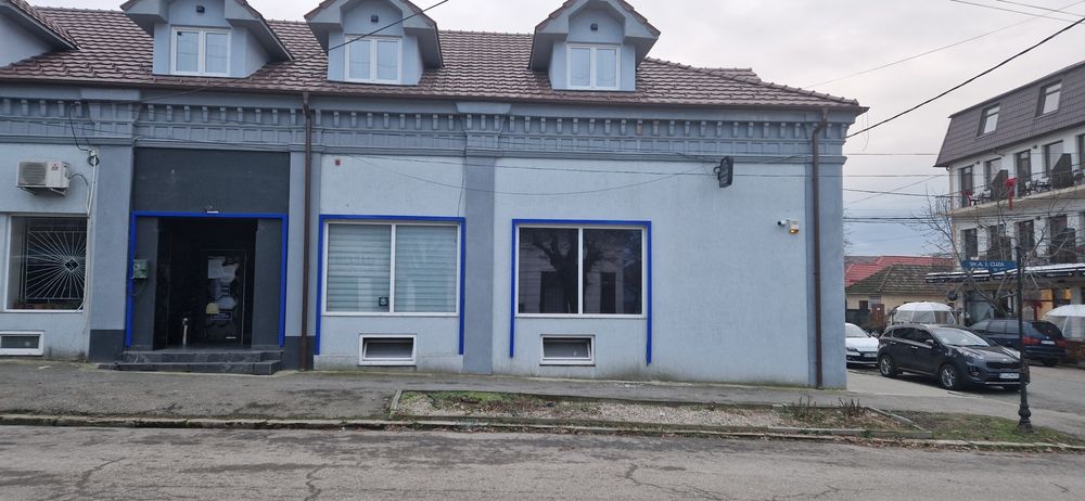 Închiriez spații comerciale zona centrala