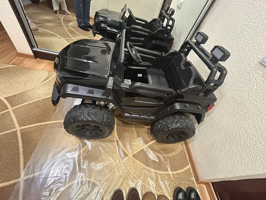 Детская машина почтий новая