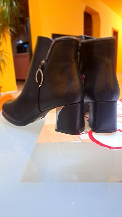 Vând ghete dama mărimi 36-41