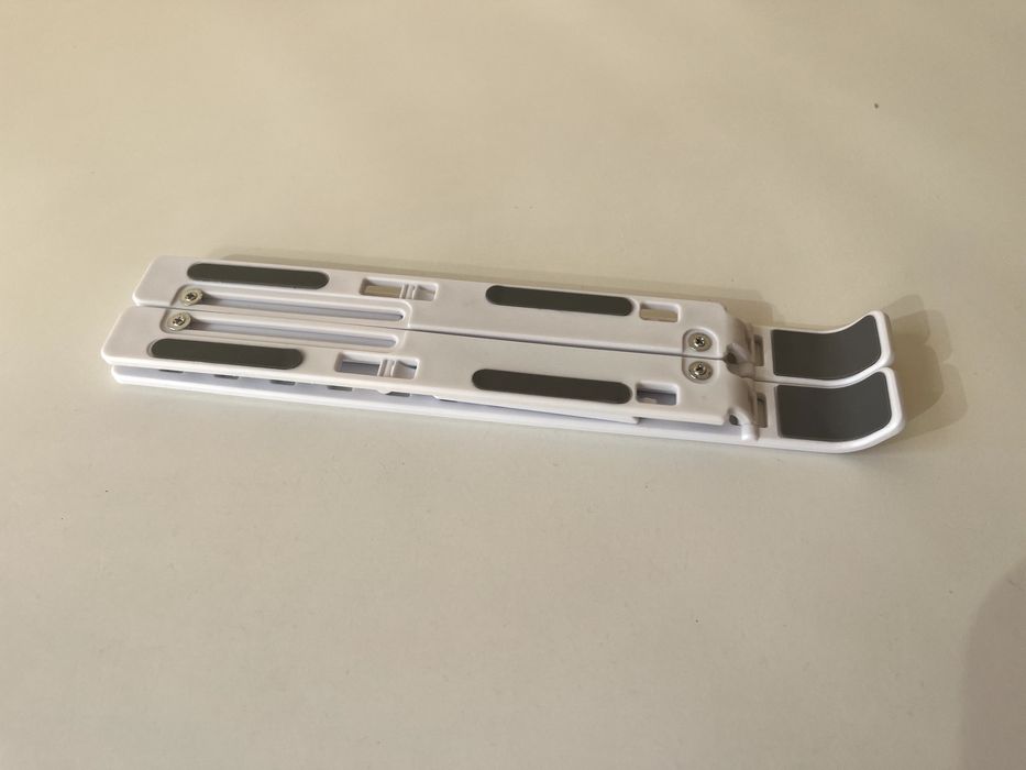 Стойки за таблет лаптоп - няколко вида