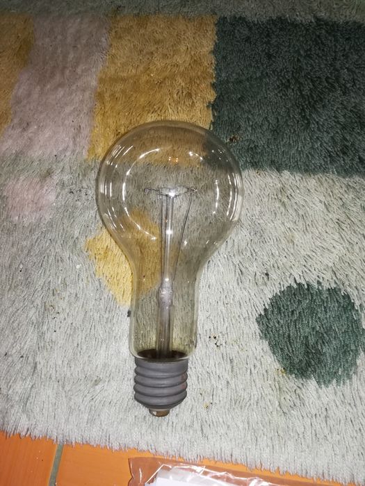 Bec clasic cu filament ,vechi