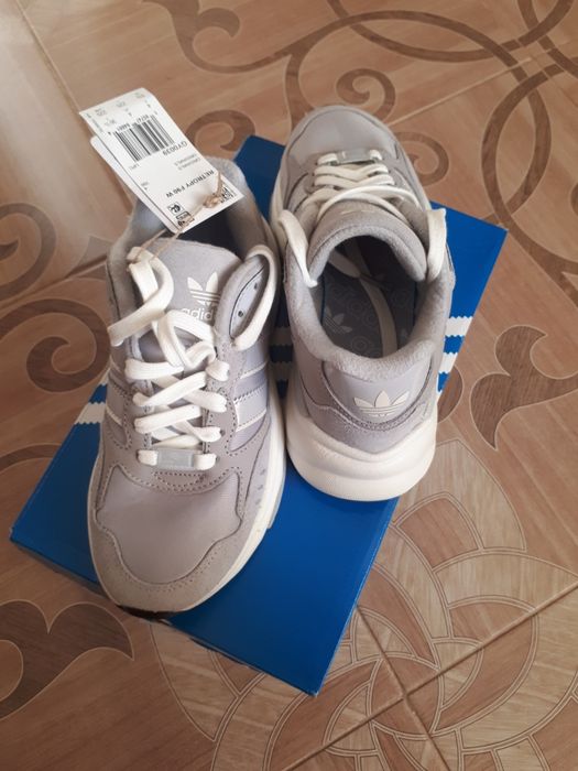 Новые кроссовки Adidas