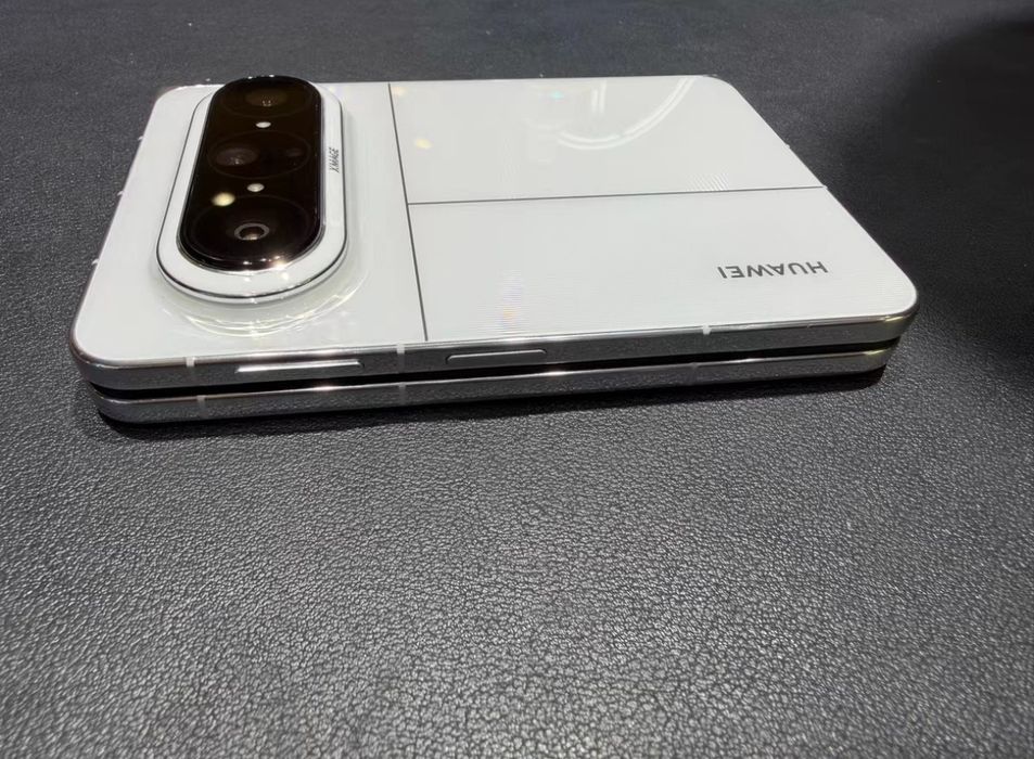 Huawei Pura X Max Collector's Edition
