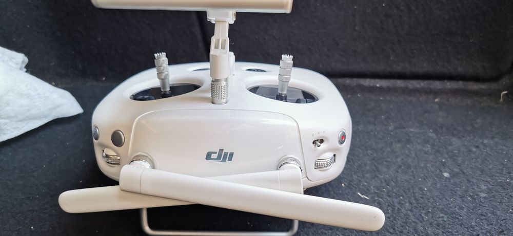 Controller drona dji gl 358wB + incarcator dji f2c60 17v,3,5A