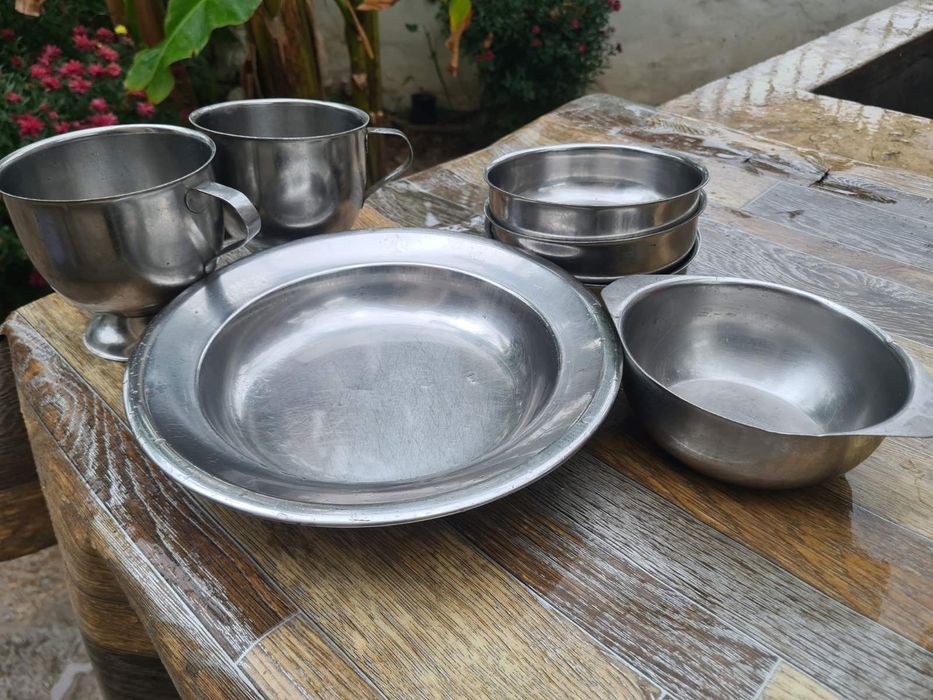 Продавам АЛПАКА купички, чинии, чаши, виличи, лъжици
Имам по много бро