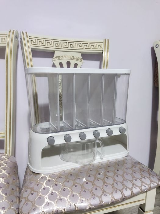 Контейнер для сыпучих продуктов.