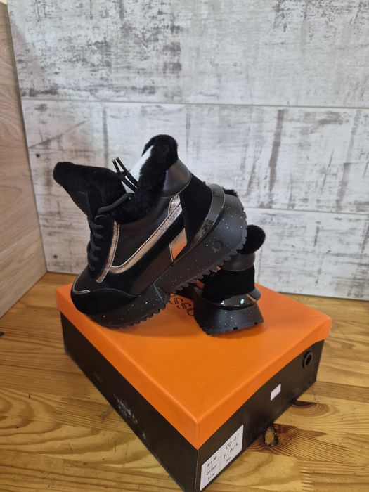 Кроссовки зимние