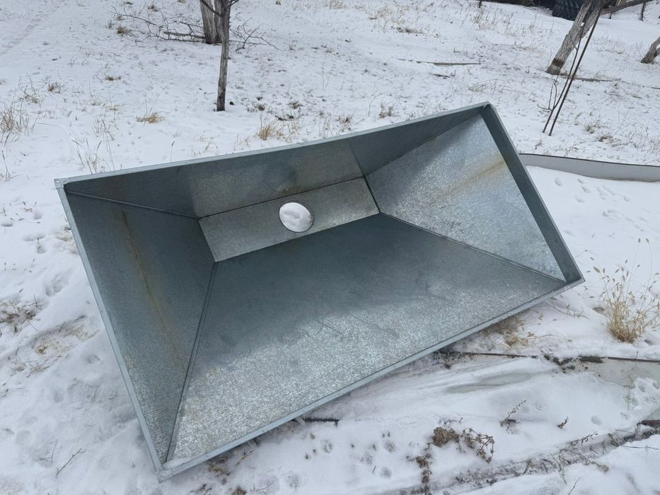 Зонты вытяжки, лабораторные, б/у.