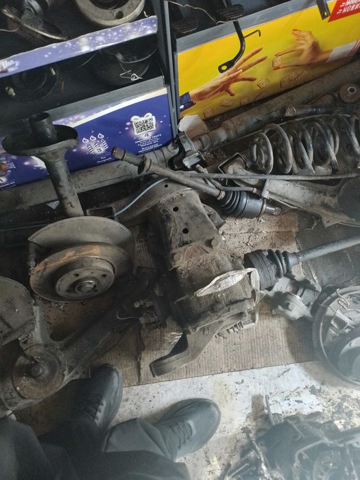 Bmw e30 запчасти продам