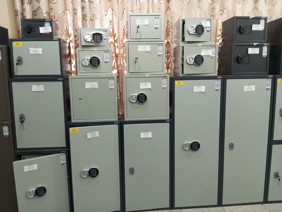 Сейфы, стеллажи, шкафы для раздевалок