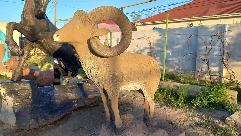 Мүсіндер сатылады