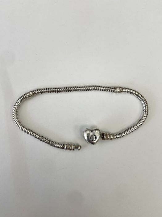 Сребърна гривна Пандора с талисмани