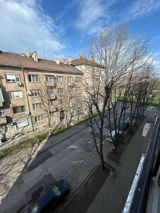 Продава/Дава под наем четиристаен апартамент зад Съвета в град Димитровград