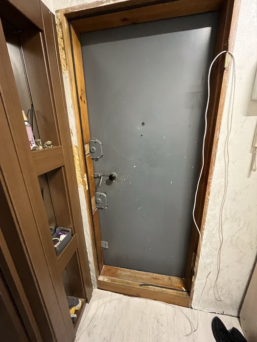 Железная дверь,3 замка