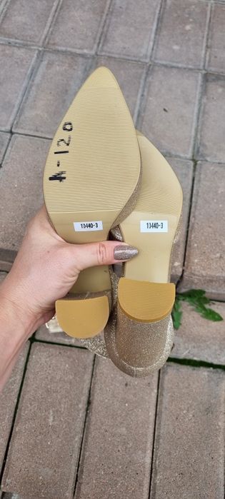 Блестящие золотые туфли 36р
