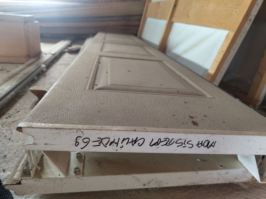 Vând ușa garaj tip rulou electric!!