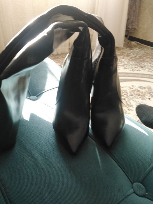 Продам новые сапоги женские
