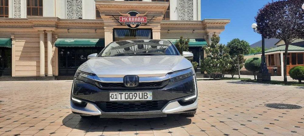 2019-йилда ишлаб чиқарилган honda hybrid русумли машинамни сотаман