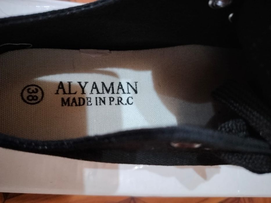 Продам  кроссовки, кеды.