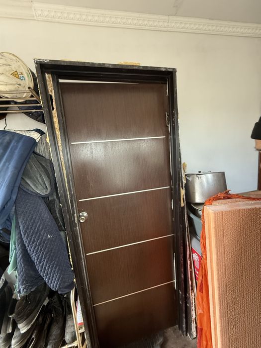 Межкомнатные дверы продаю