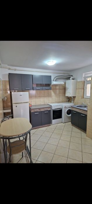 Închiriez apartament 2 camere