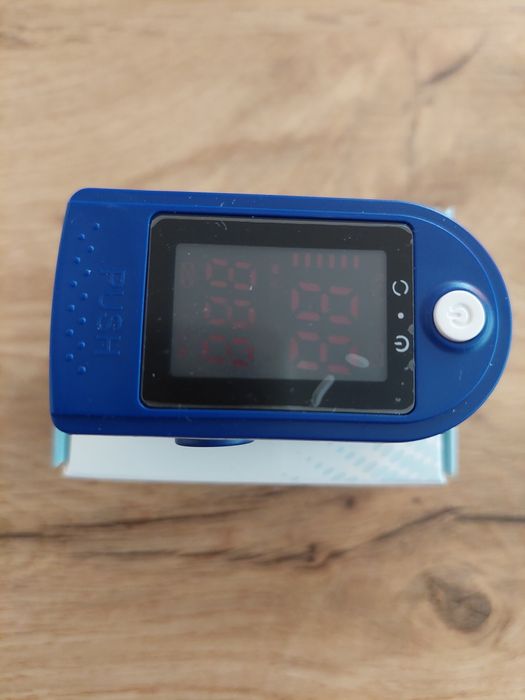 Пулс - Оксиметър + подарък батерии / Нов !