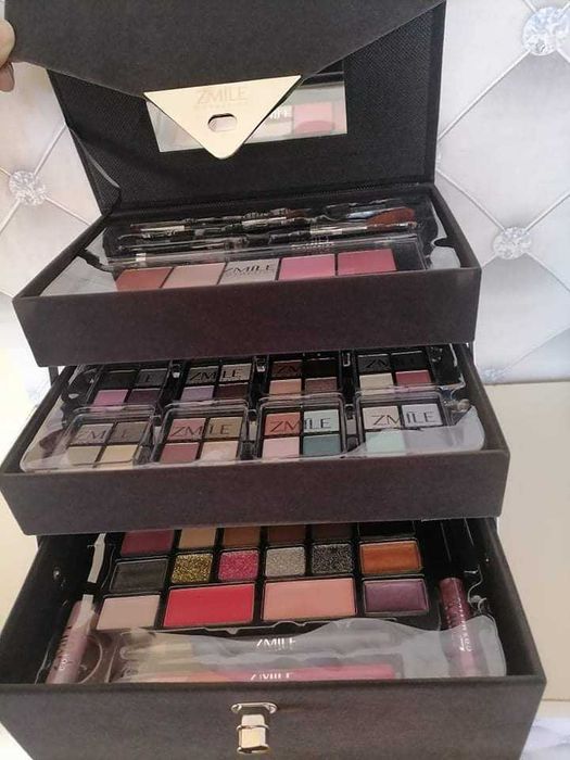 Луксозно кадифено куфарче с гримове на 3 етажа с немско качество