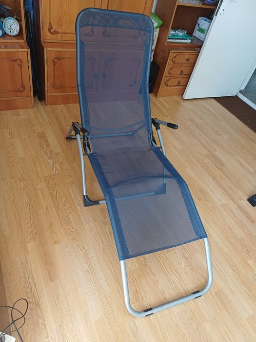 Vînd sezlong pliabil.