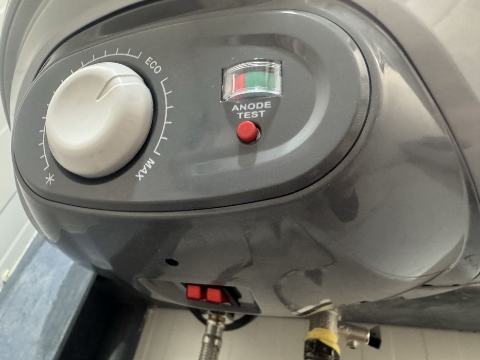 Продавам бойлер Eldom 80 л.