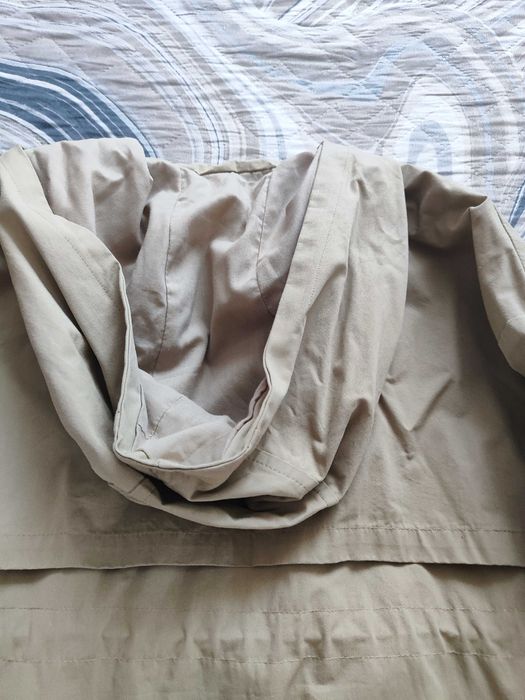 Продам плащ на девочку 10-12 лет.