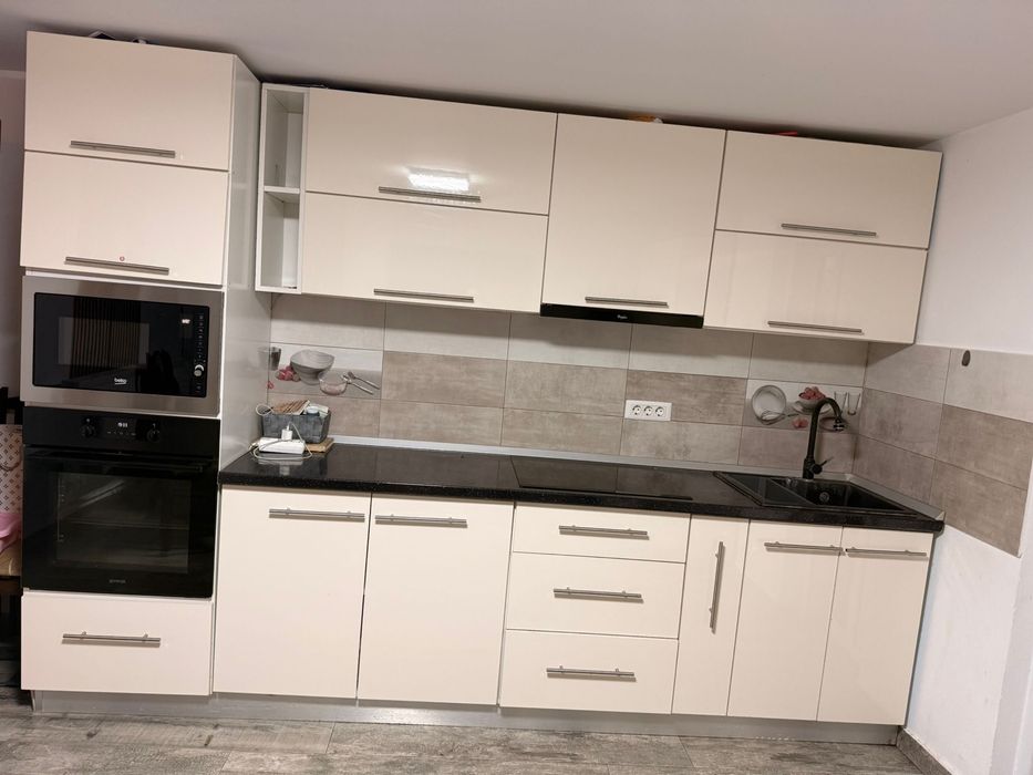 Vand mobila bucatarie MDF lucios ,stare buna utilata complet!