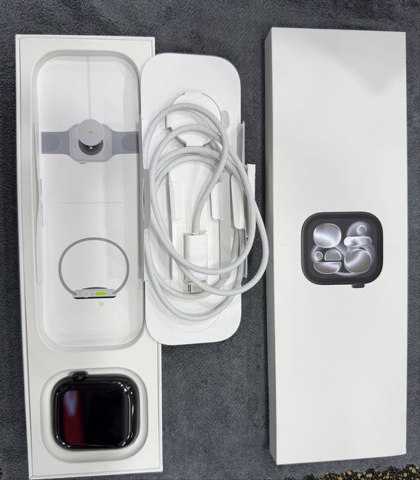 Apple Watch Series 11 46mm Jet Black (Состояние новых, 11 дней)