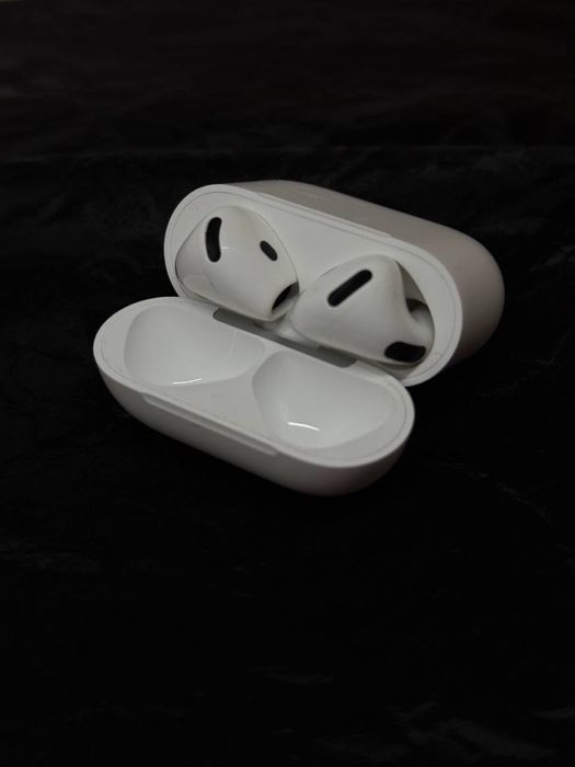 Наушники AirPods 4