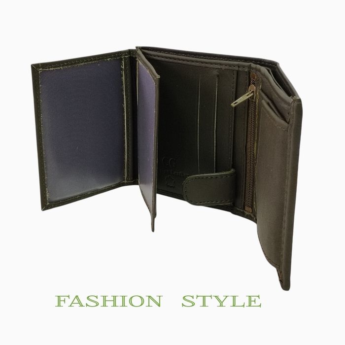 Малък червен и зелен портфейл от естествена кожа