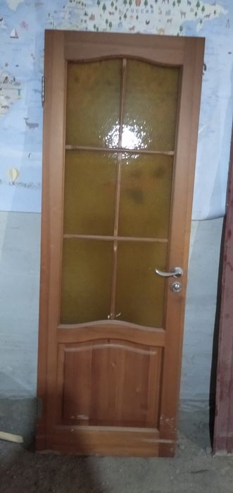 Продаются двери деревянные глухие и нет в отличном состоянии по 12000т