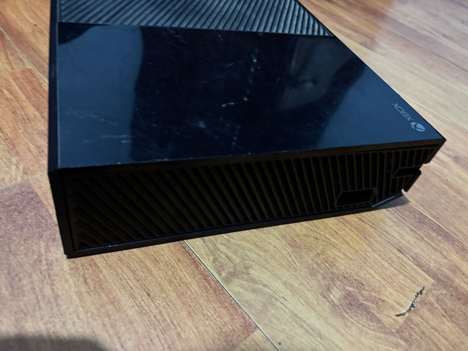 Vand xbox one  simplu