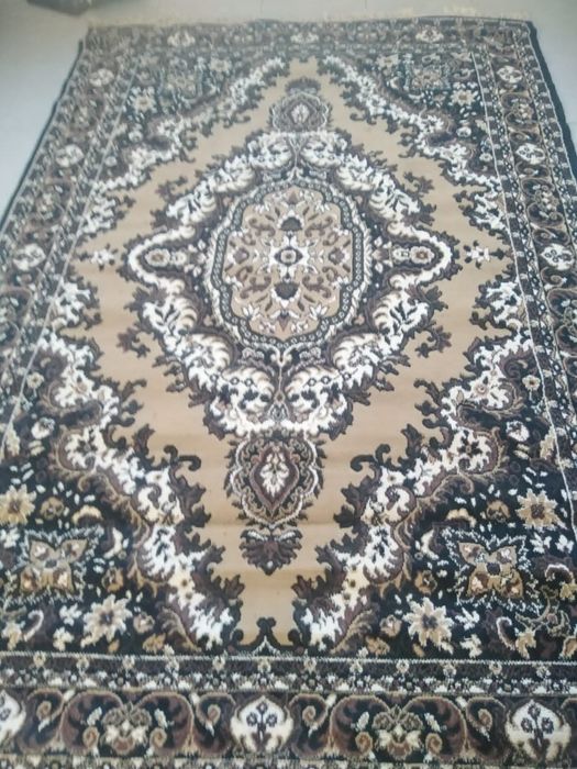 Продам ковры разные.