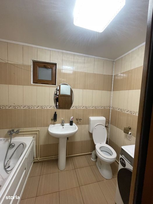 Casă cu 3 camere, mansardă și curte în Colentina