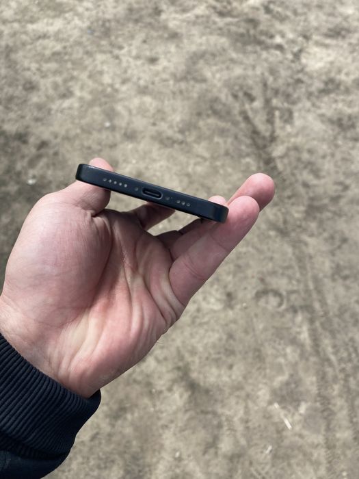 Продам Айфон 15 в хорошем состоянии